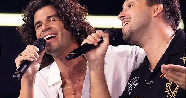 Madeiran turns four chairs on 'The Voice Portugal' and is surprised by FF